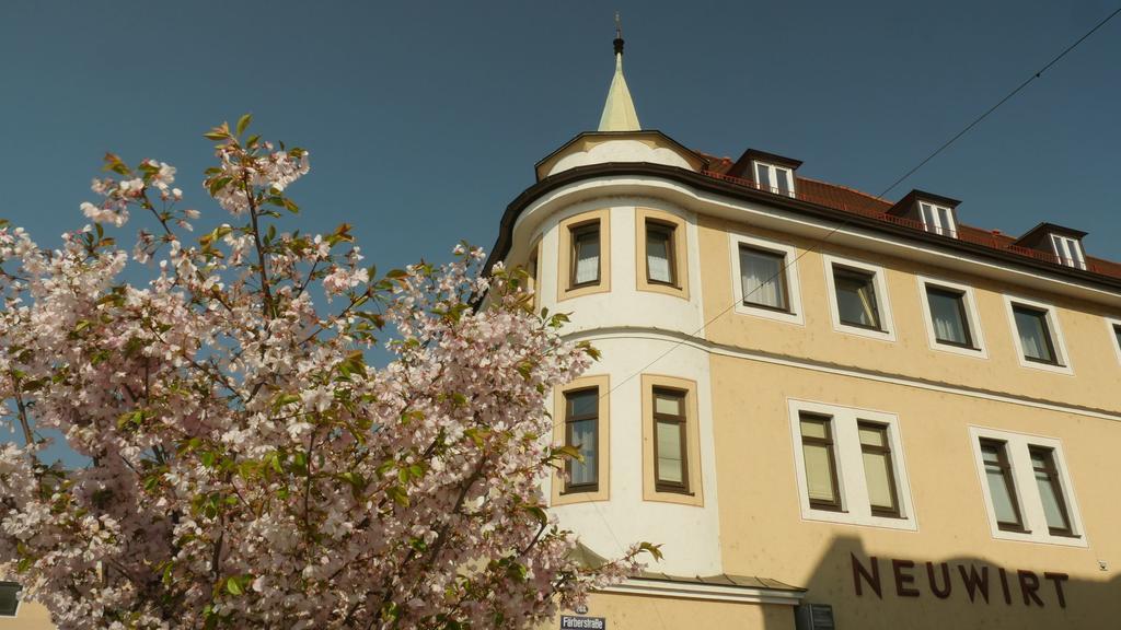 Hotel & Brauerei-Gasthof Neuwirt نوبورغ آن دي دوناو المظهر الخارجي الصورة