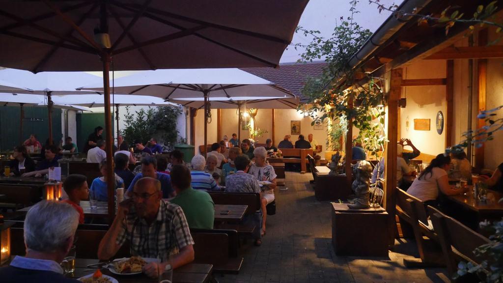 Hotel & Brauerei-Gasthof Neuwirt نوبورغ آن دي دوناو المظهر الخارجي الصورة