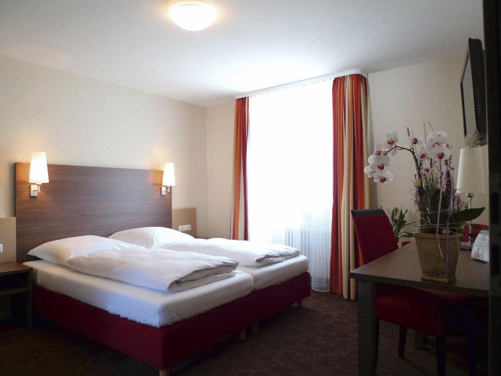 Hotel & Brauerei-Gasthof Neuwirt نوبورغ آن دي دوناو المظهر الخارجي الصورة